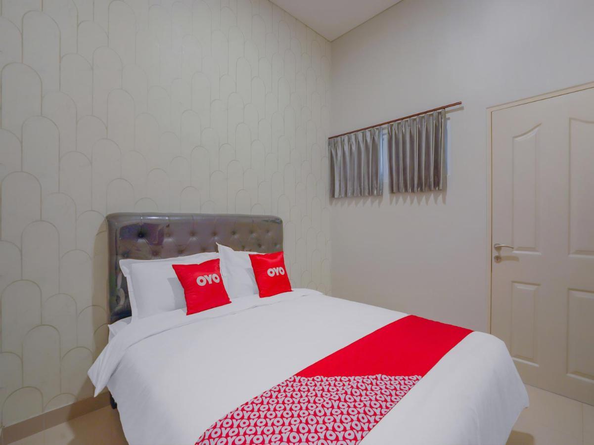 Super Oyo Capital O 90336 Olive Guest House Сурабая Екстер'єр фото
