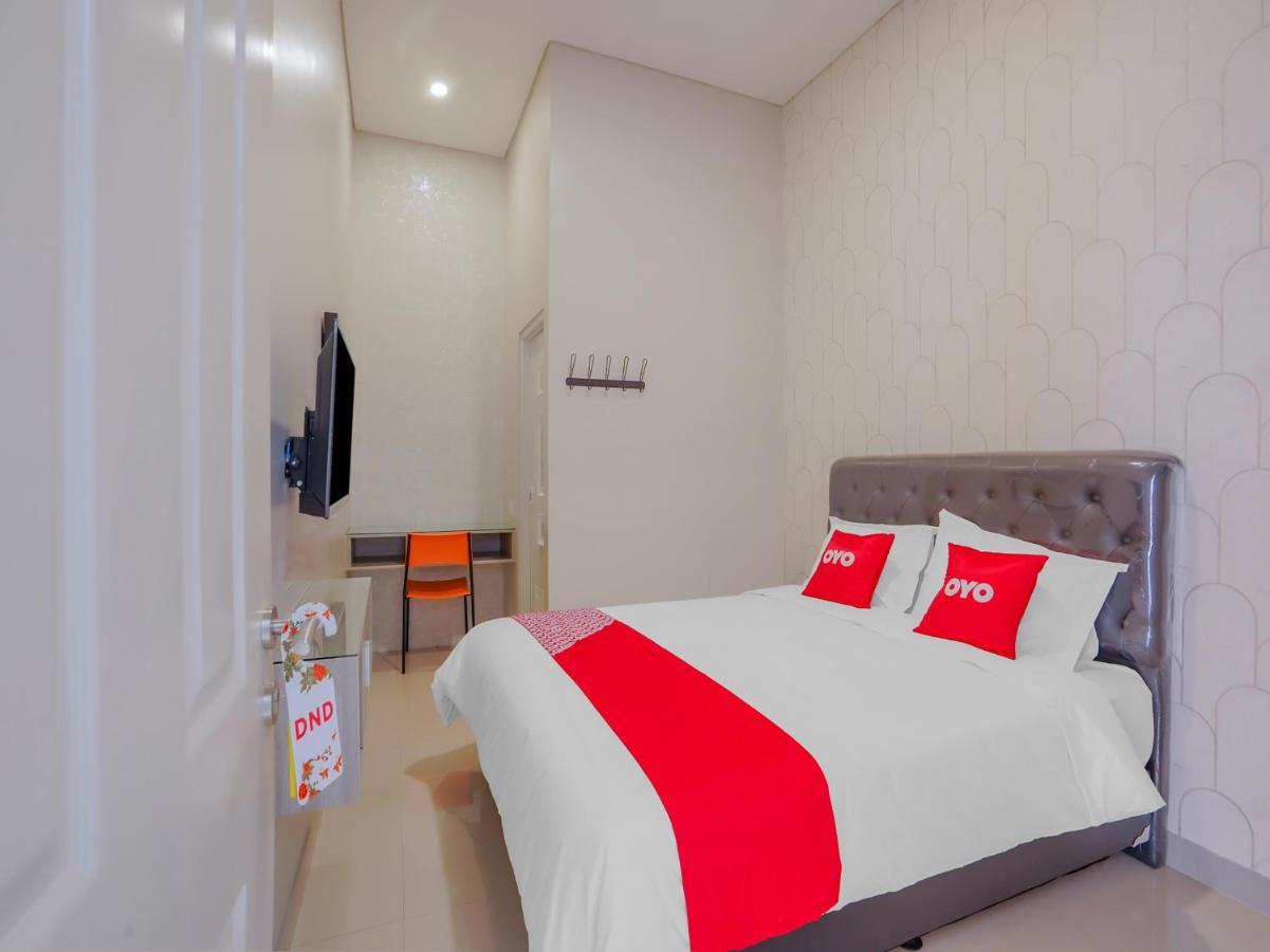 Super Oyo Capital O 90336 Olive Guest House Сурабая Екстер'єр фото